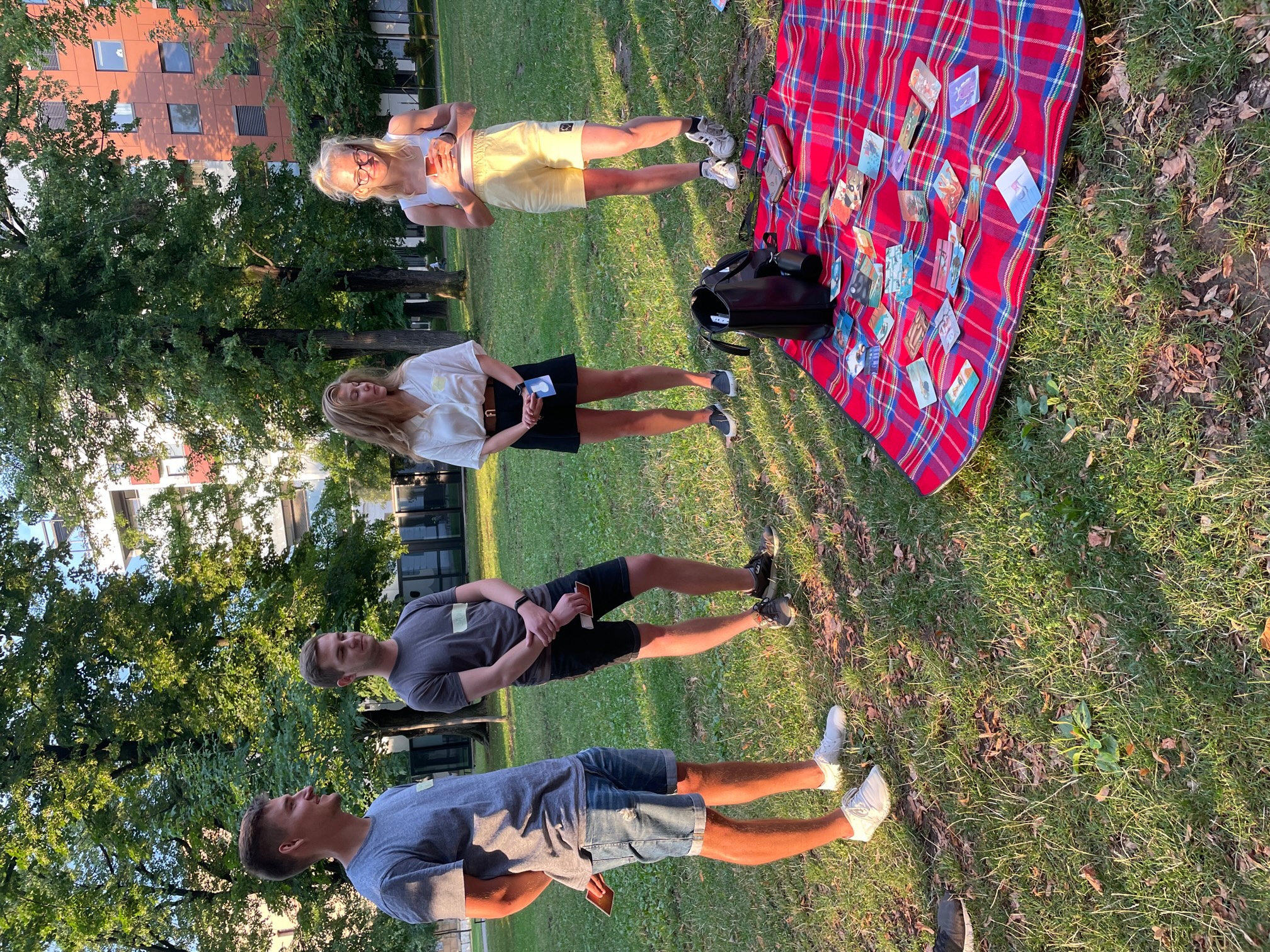 Účastníci teambuildingu v prírode